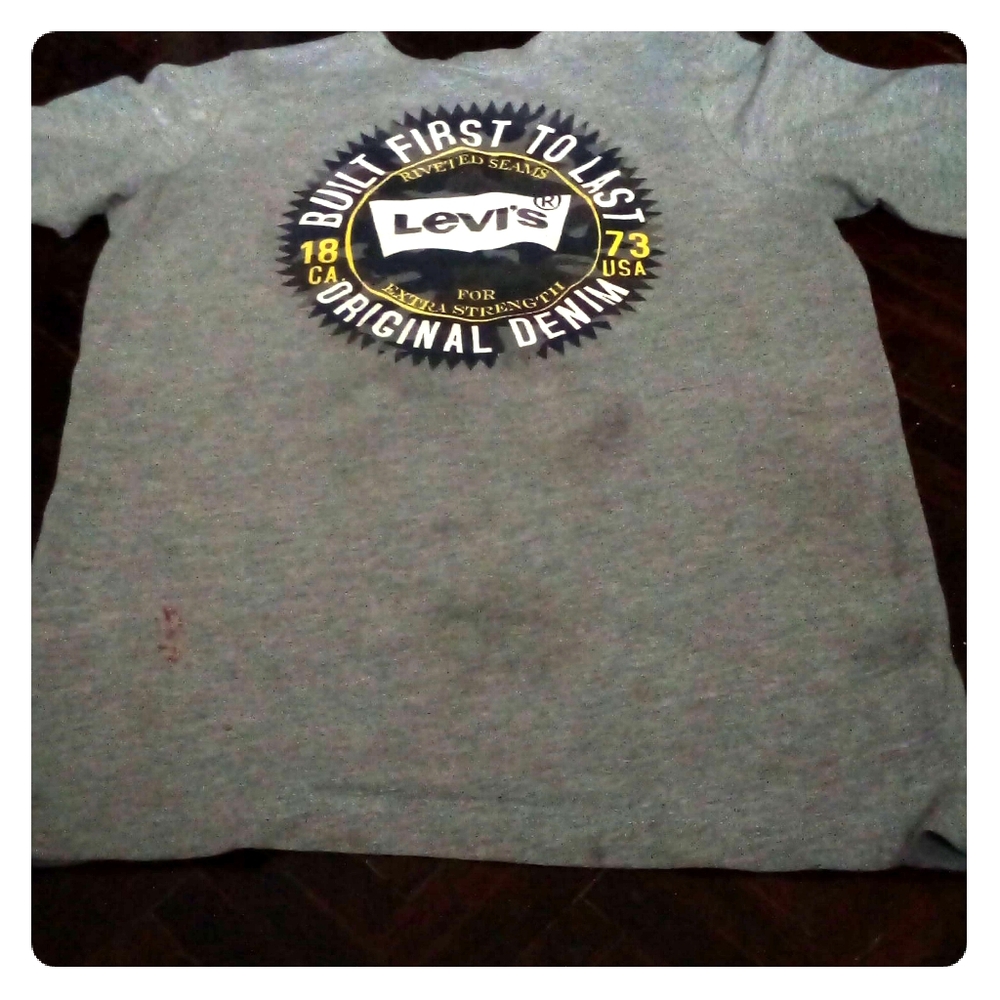 I'm selling a Levi's shirt.